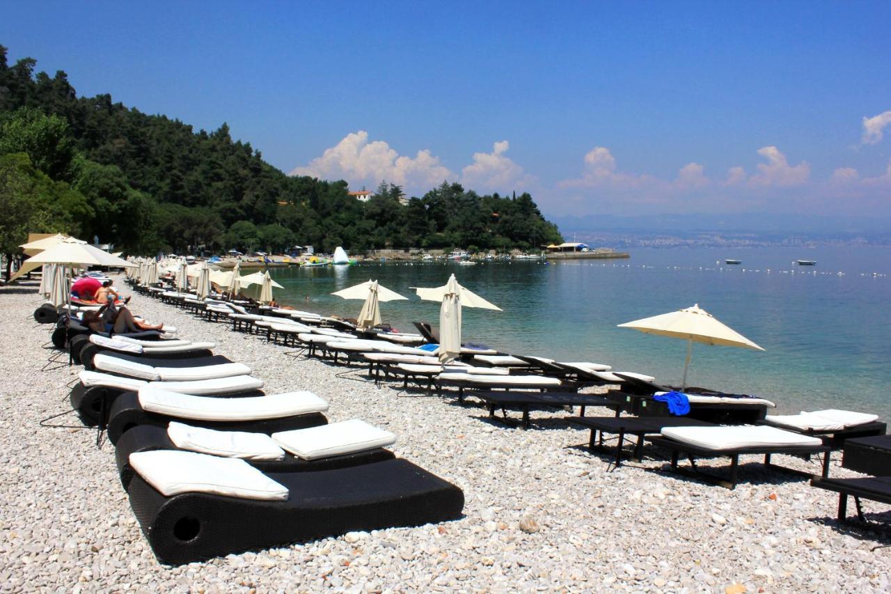 Apartments And Rooms By The Sea Medveja, Opatija - 2305 ロヴラン エクステリア 写真