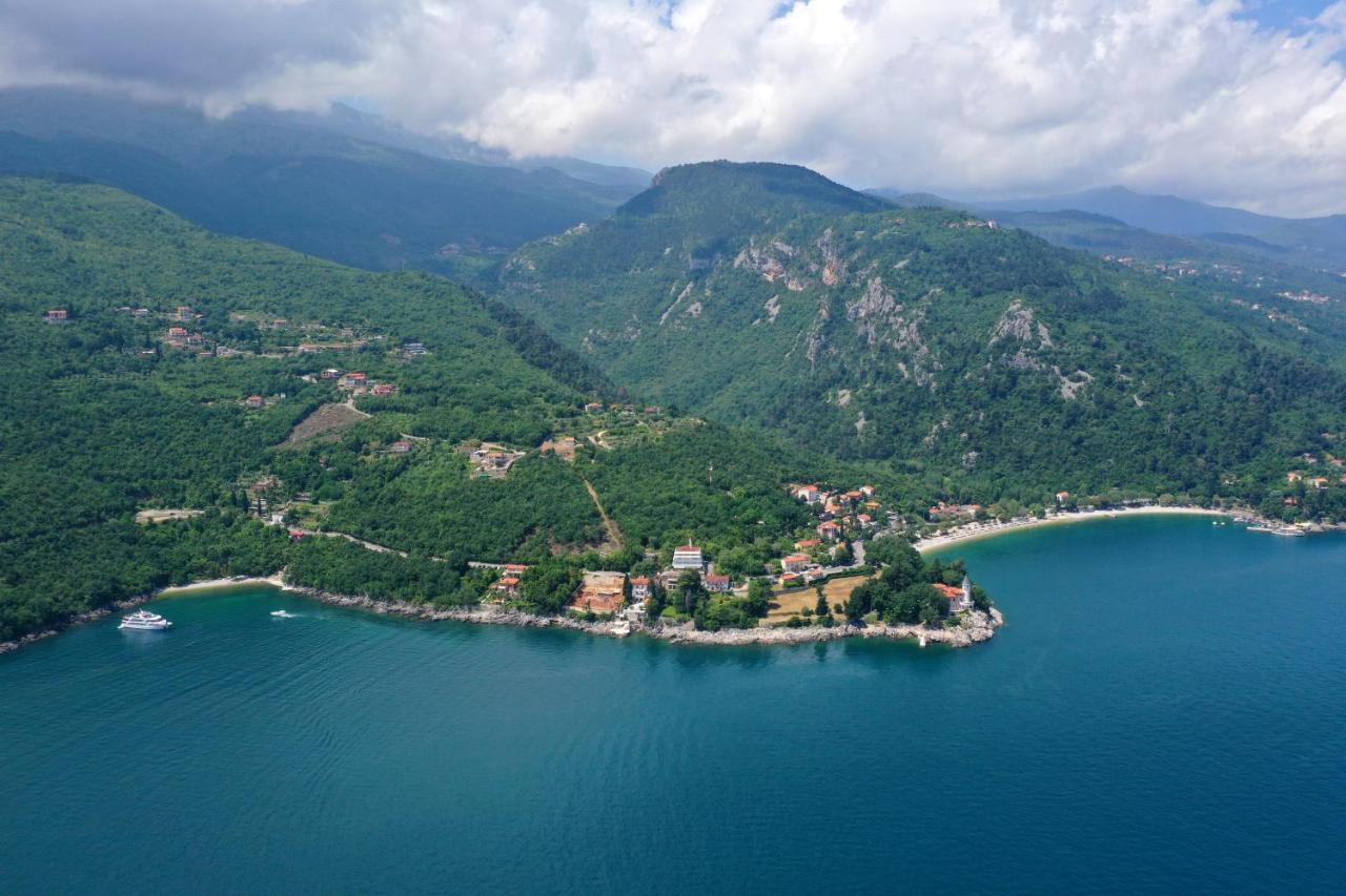 Apartments And Rooms By The Sea Medveja, Opatija - 2305 ロヴラン エクステリア 写真