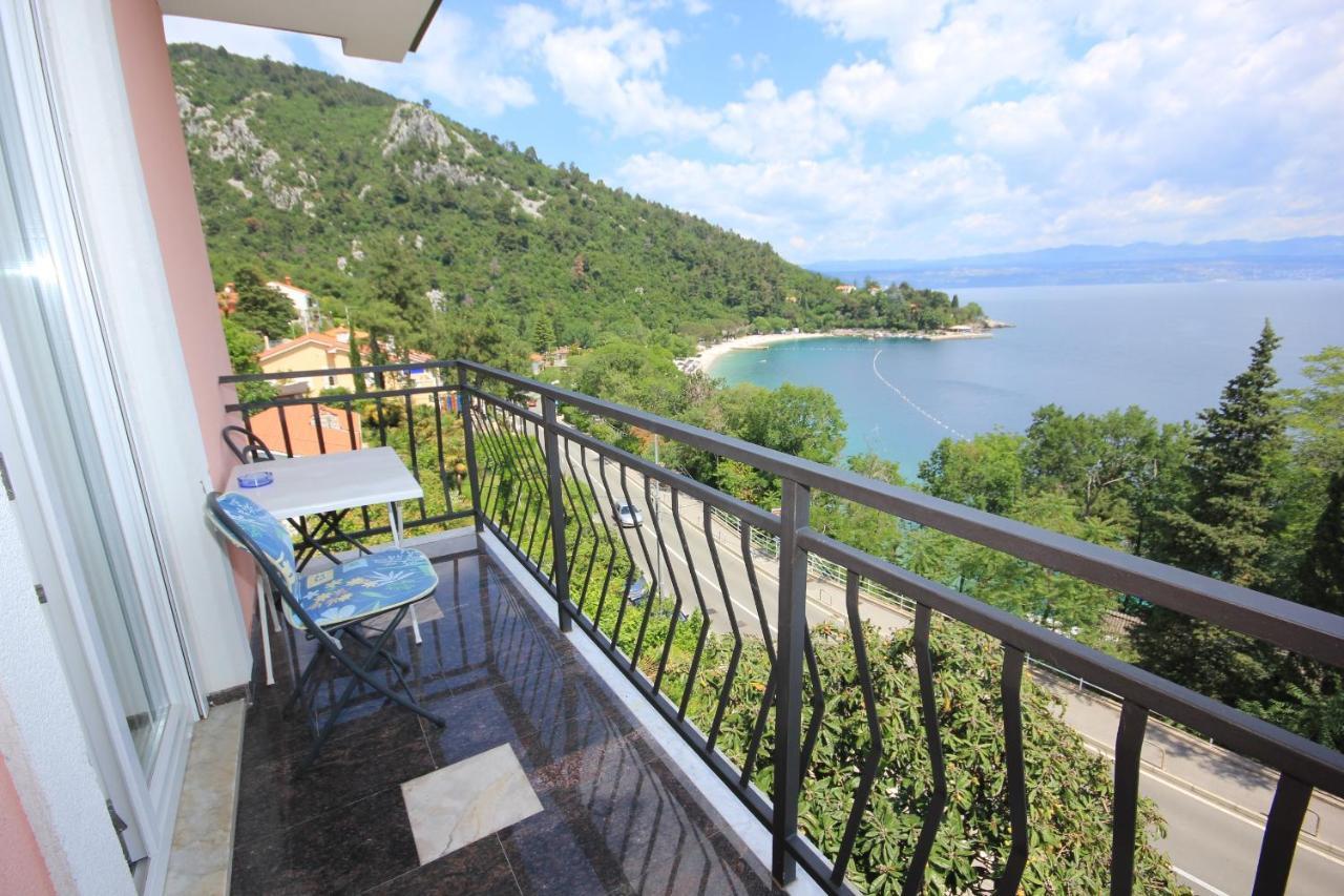 Apartments And Rooms By The Sea Medveja, Opatija - 2305 ロヴラン エクステリア 写真