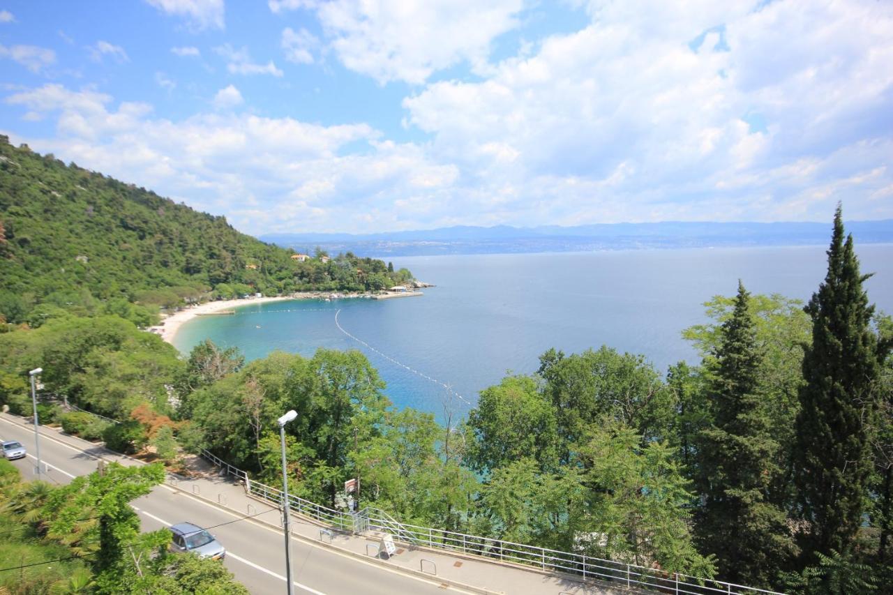 Apartments And Rooms By The Sea Medveja, Opatija - 2305 ロヴラン エクステリア 写真