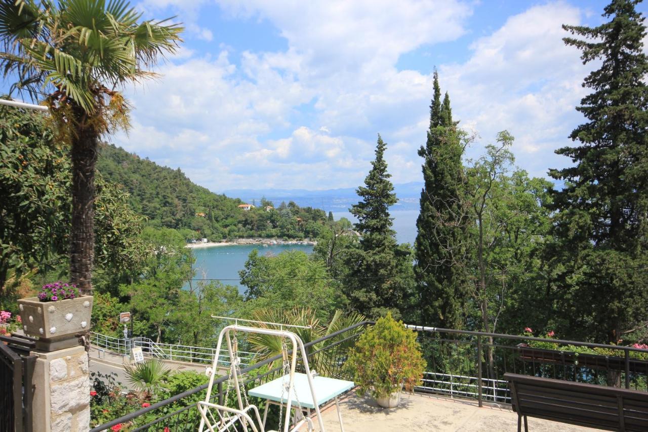 Apartments And Rooms By The Sea Medveja, Opatija - 2305 ロヴラン エクステリア 写真